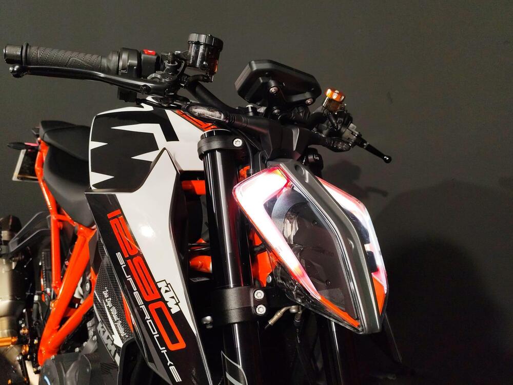 KTM 1290 Super Duke R (2019) (10)
