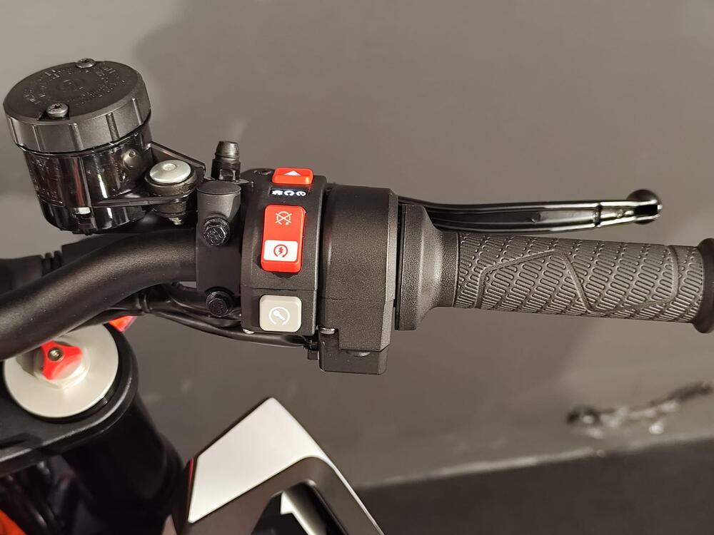 KTM 1290 Super Duke R (2019) (18)