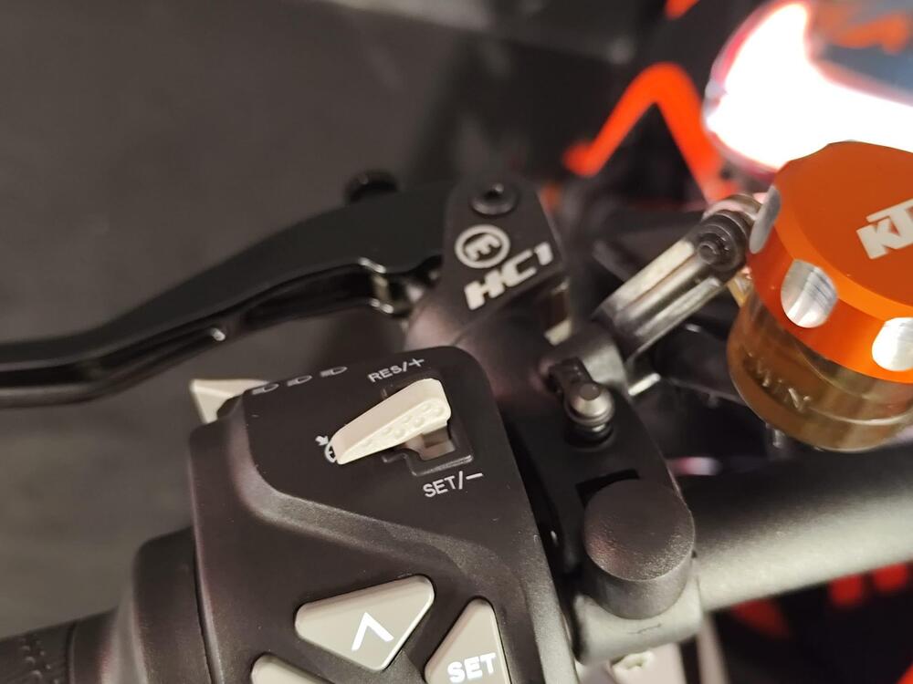 KTM 1290 Super Duke R (2019) (20)