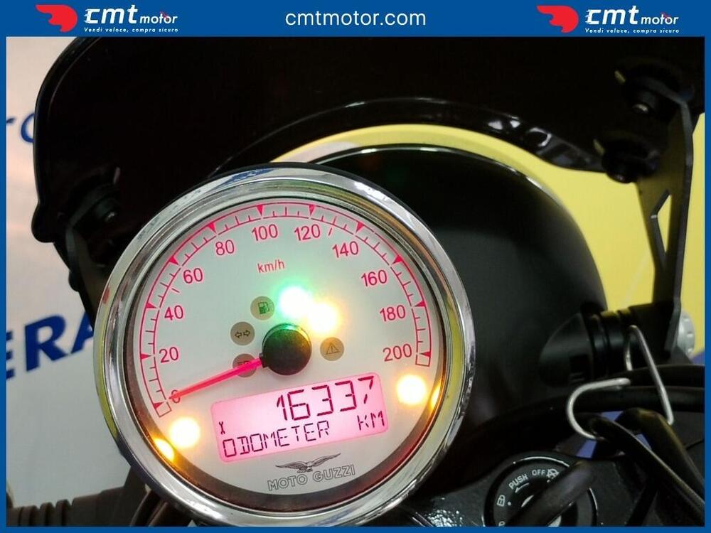 Moto Guzzi V9 Bobber (2016 - 18) (5)