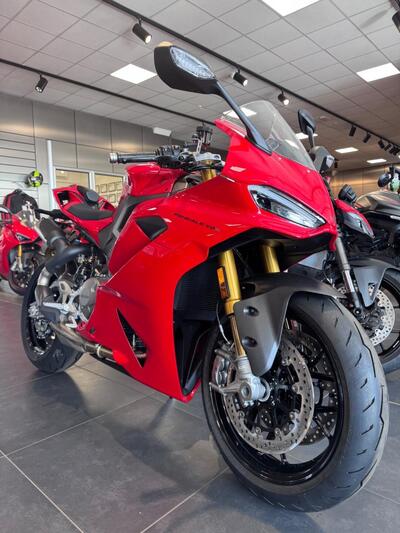Ducati Panigale V2 S (2025) nuova