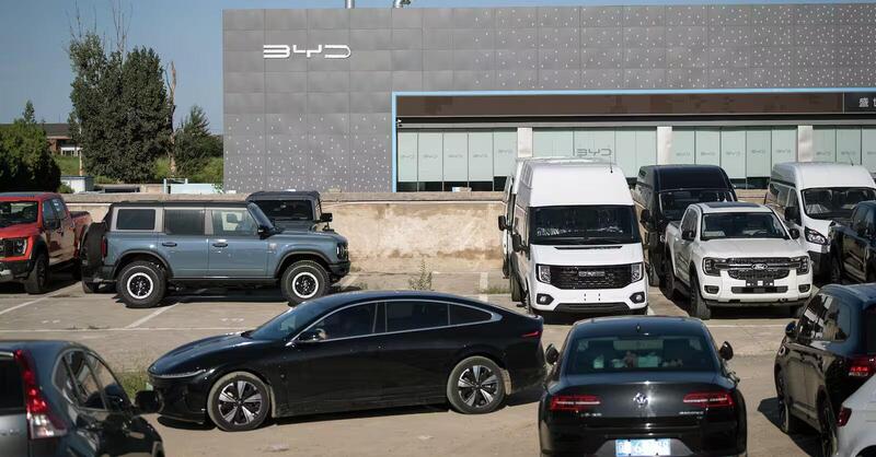 Crollo BYD a sorpresa: vendite in calo dopo 18 mesi, mentre Geely e Xpeng volano