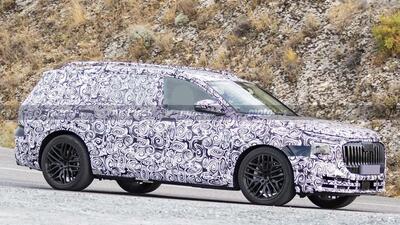 Nuova Audi Q9: il SUV gigante che sfida Mercedes GLS e debutta nel 2026