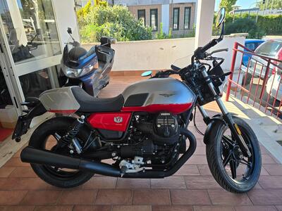 Moto Guzzi V7 Stone Corsa (2023 - 25) usata