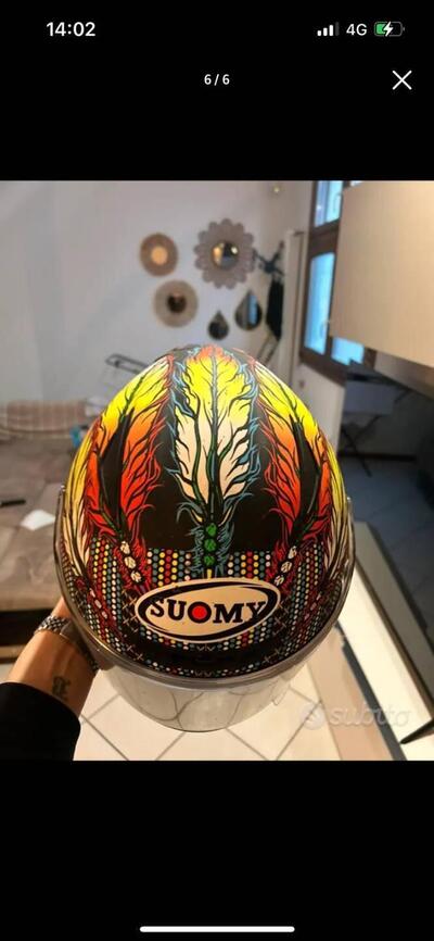 Vendo bellissimo casco SUOMY nuovo, mai indossato.