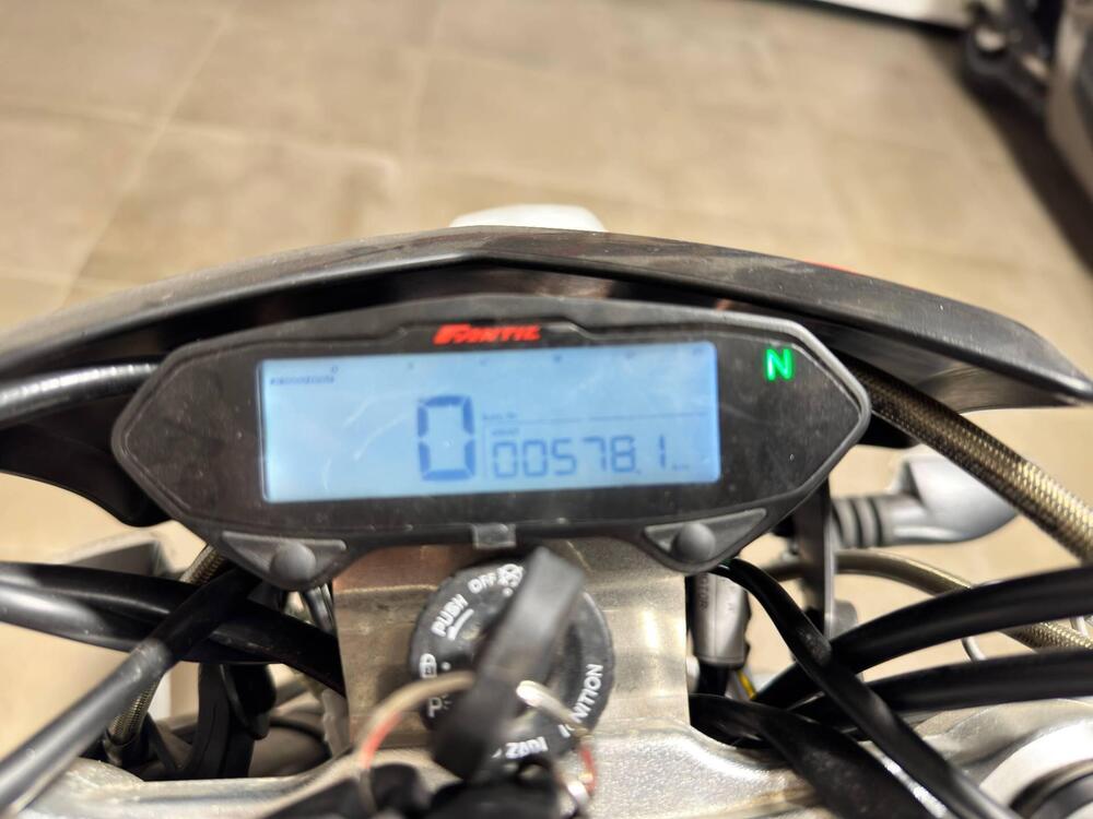 Fantic Motor XMF 125 Motard Performance 4T (2023 - 24) (5)