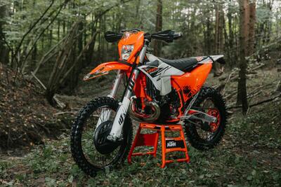 KTM 300 EXC HARDENDURO 2026: nata per l&#039;estremo [GALLERY]