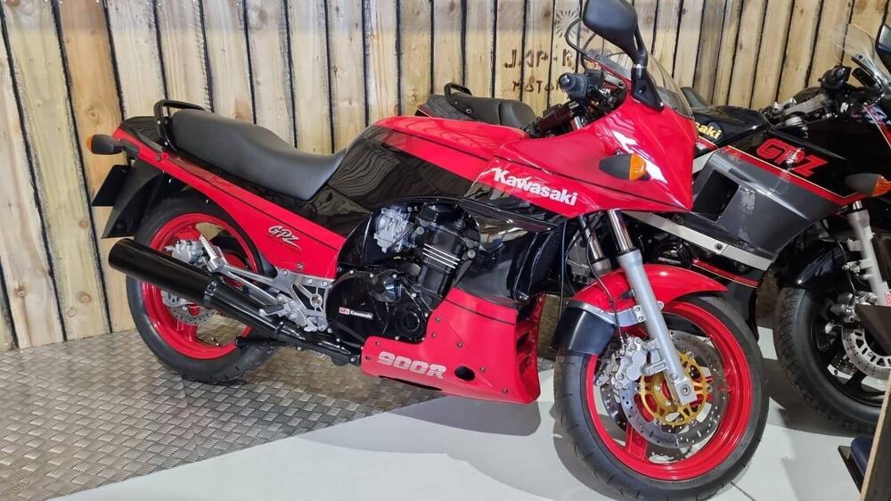 Kawasaki Gpz 900 r (2)