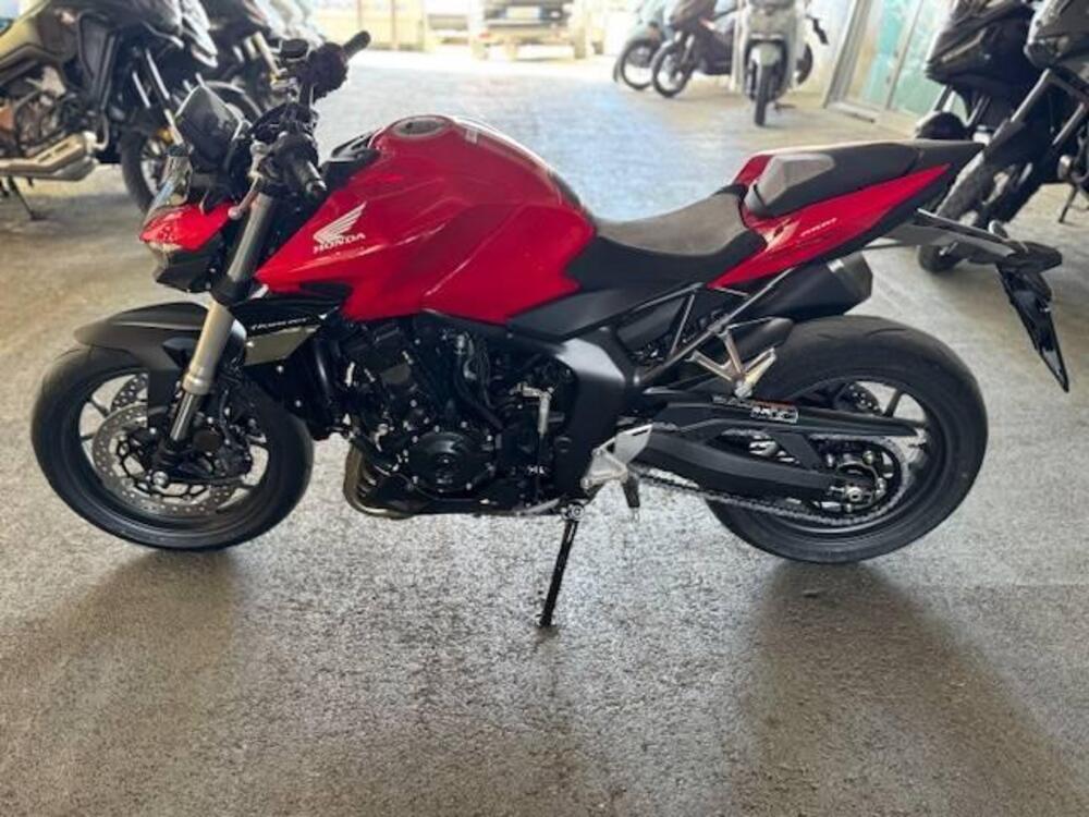 Honda CB 1000 Hornet (2025 - 26) (3)