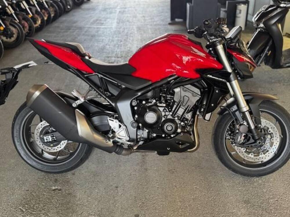 Honda CB 1000 Hornet (2025 - 26) (4)