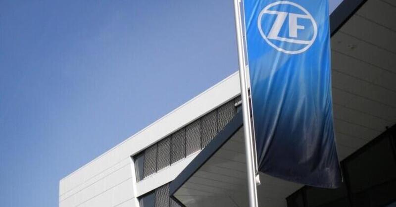 ZF taglia 7.600 posti: crolla il sogno elettrico dell&#039;auto tedesca
