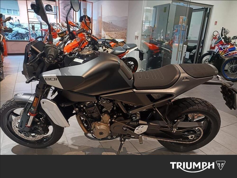 Husqvarna Svartpilen 801 (2024 - 26) (2)