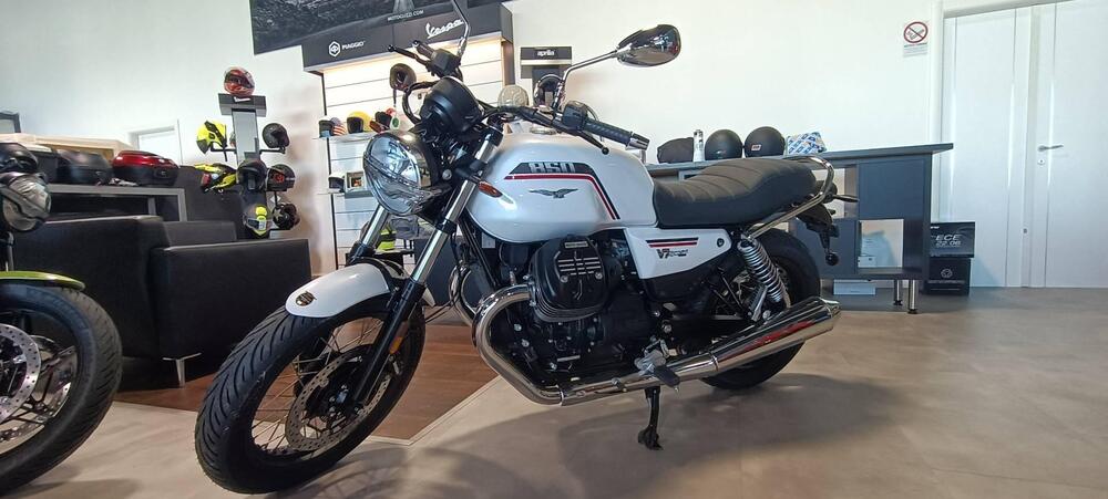 Moto Guzzi V7 Special (2025 - 26) (2)