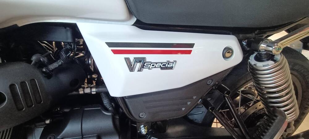 Moto Guzzi V7 Special (2025 - 26) (3)