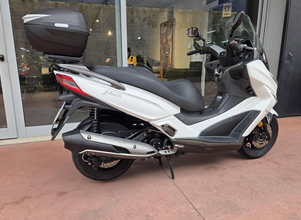 Kymco X-Town 300i ABS (2016 - 20) (4)