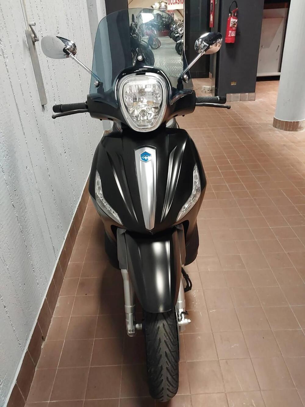 Piaggio Beverly 350 Police ABS-ASR (2018 - 20) (2)
