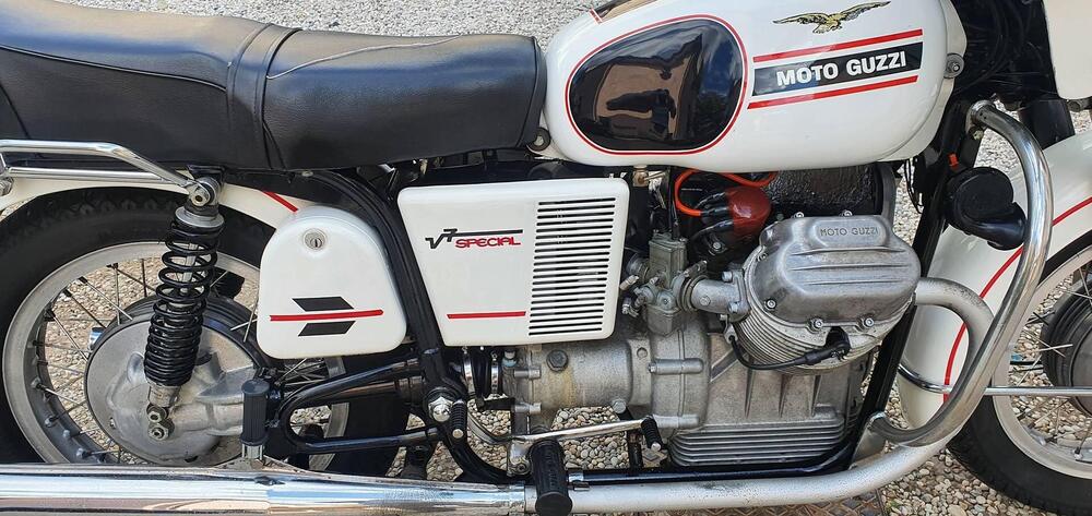 Moto Guzzi V7 SPECIAL (10)
