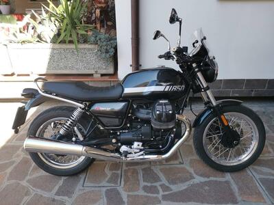 Moto Guzzi V7 Stone Special Edition (2022 - 25) usata