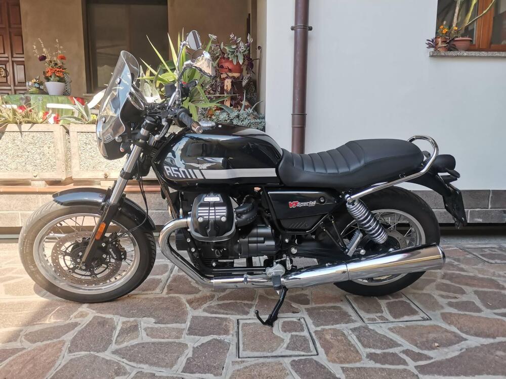 Moto Guzzi V7 Stone Special Edition (2022 - 25) (2)