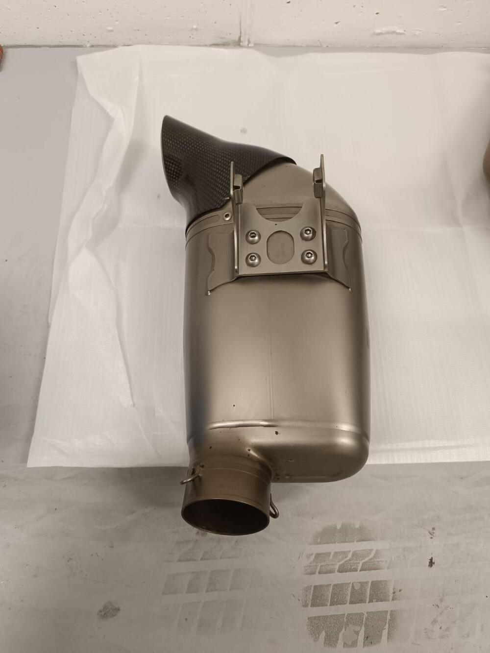 Scarico akrapovic MT-09 (2)