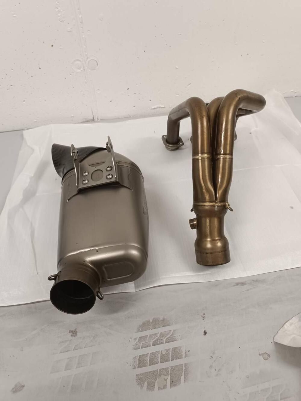 Scarico akrapovic MT-09 (5)