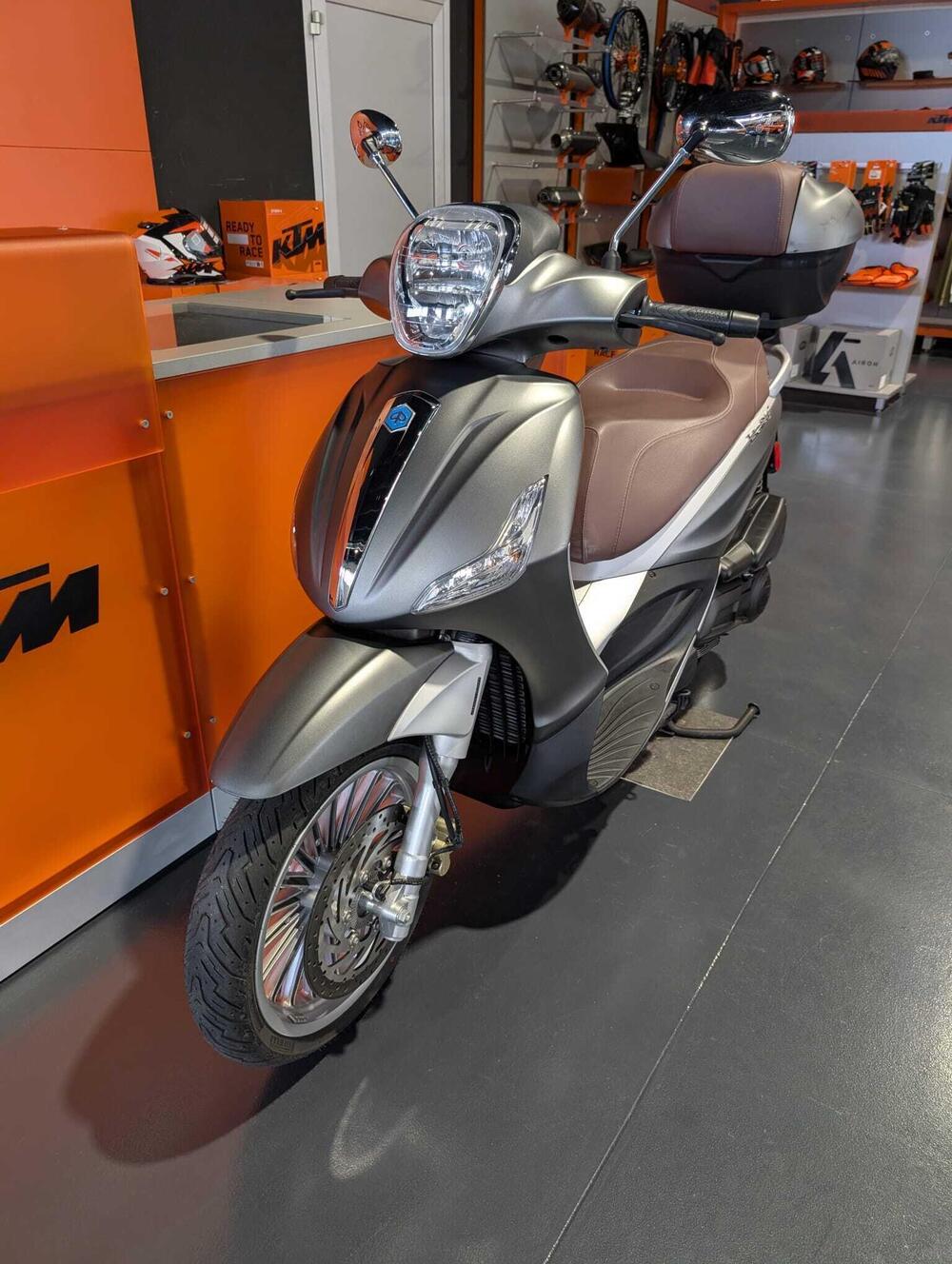 Piaggio Beverly 300 i.e. ABS-ASR (2016 - 20) (3)