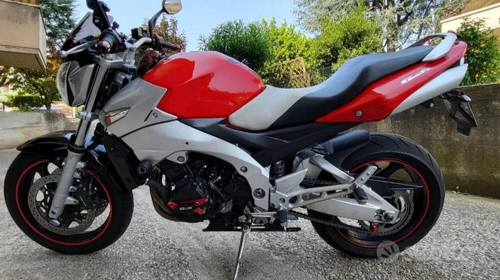 Suzuki GSR 600 (2006 - 11) (2)