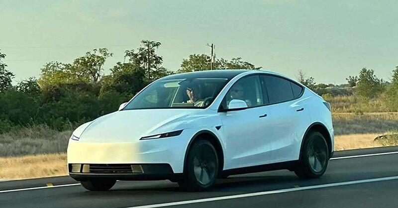 Tesla Model Y Standard: il SUV elettrico pi&ugrave; economico in arrivo nel 2026