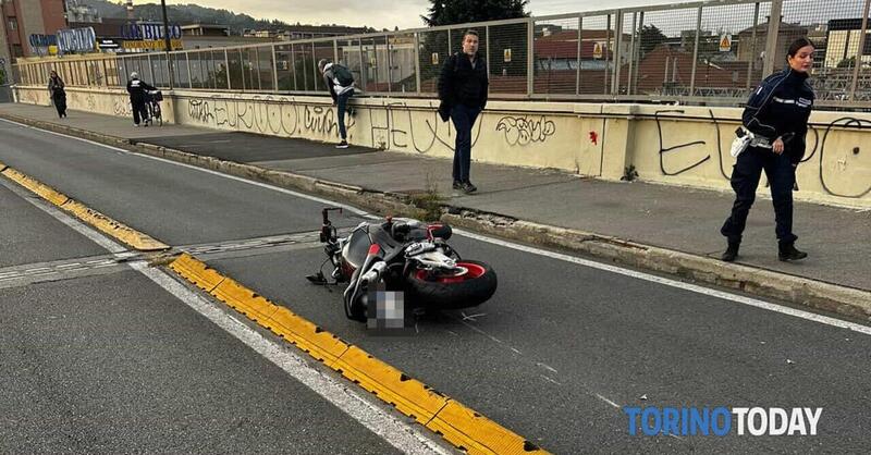 Scontro tra due moto a Torino: traffico rallentato, nessun ferito grave