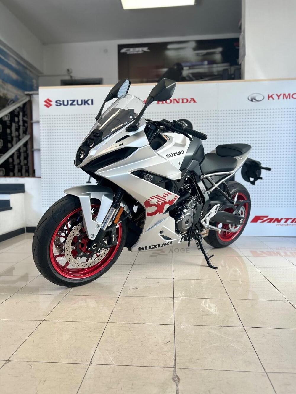 Suzuki GSX-8R (2024 - 26) (3)
