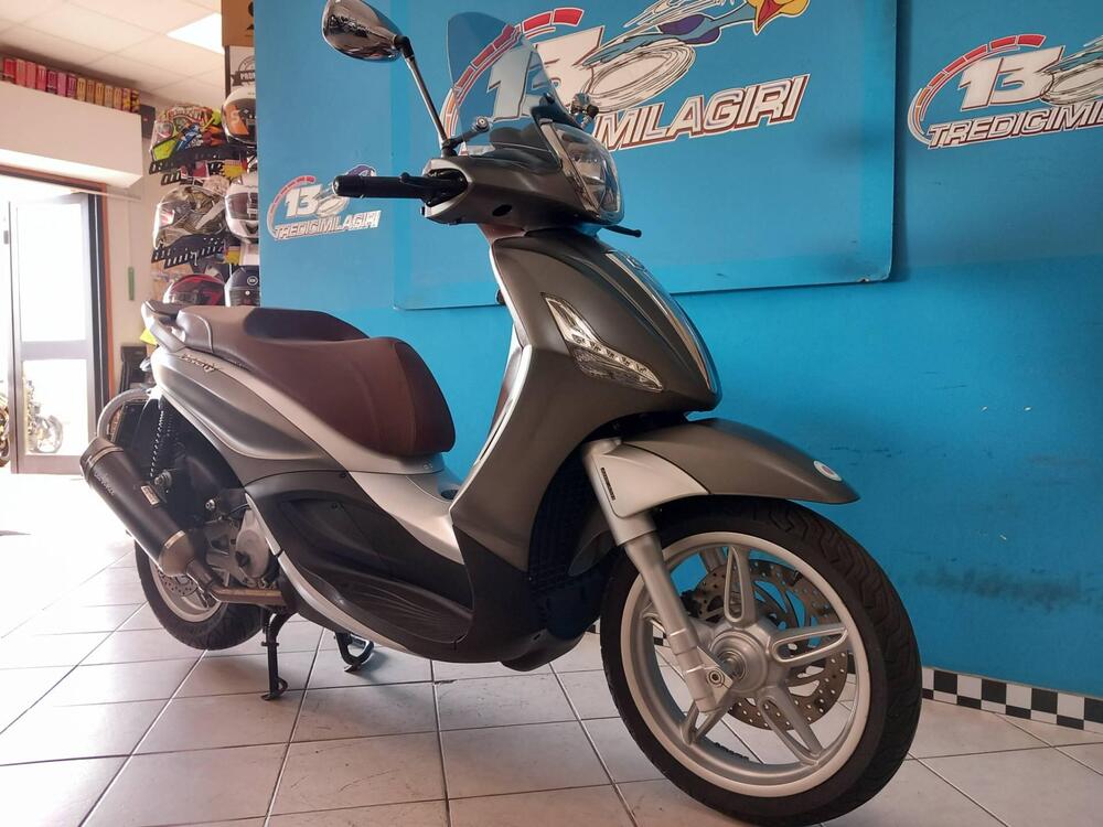 Piaggio Beverly 300 i.e. ABS-ASR (2016 - 20) (2)