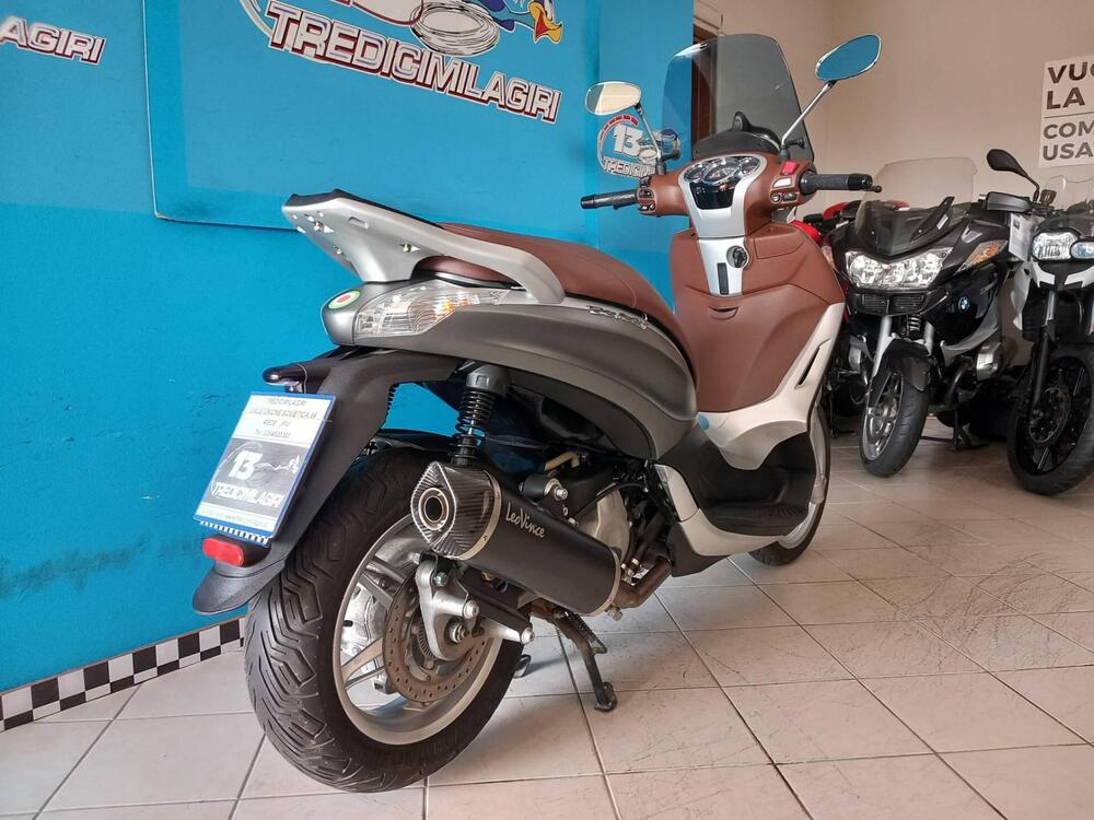 Piaggio Beverly 300 i.e. ABS-ASR (2016 - 20) (3)