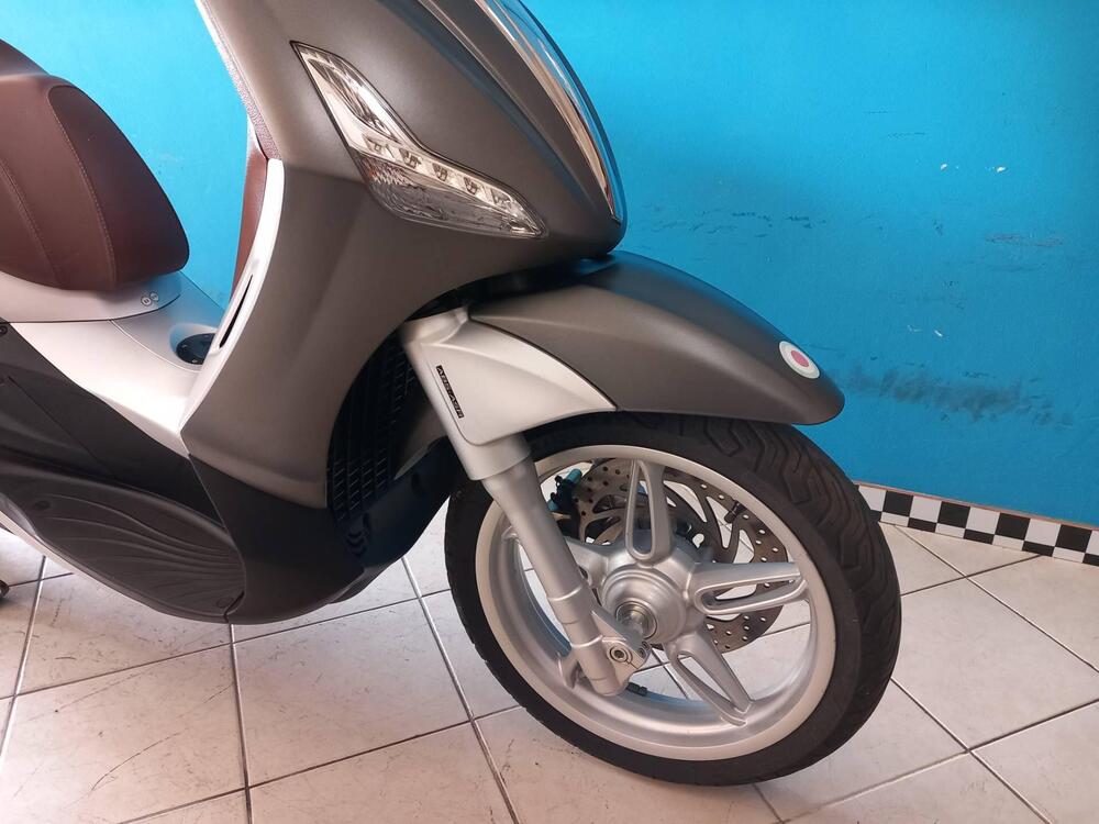 Piaggio Beverly 300 i.e. ABS-ASR (2016 - 20) (19)