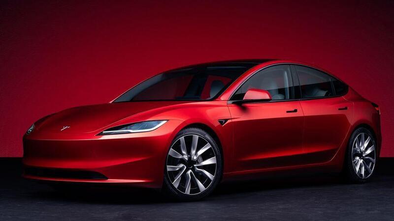 Tesla: quasi 500mila auto consegnate in tre mesi, ma BYD batte la casa americana