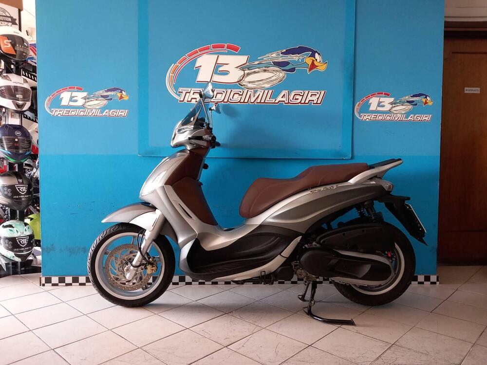 Piaggio Beverly 300 i.e. ABS-ASR (2016 - 20) (4)