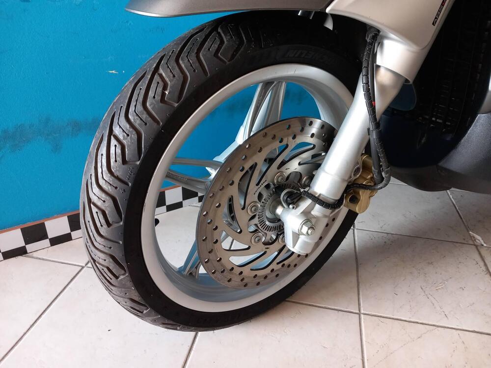 Piaggio Beverly 300 i.e. ABS-ASR (2016 - 20) (7)