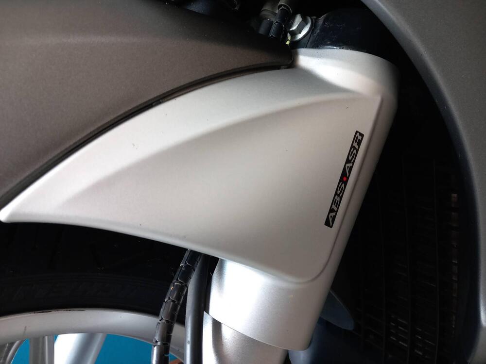 Piaggio Beverly 300 i.e. ABS-ASR (2016 - 20) (8)