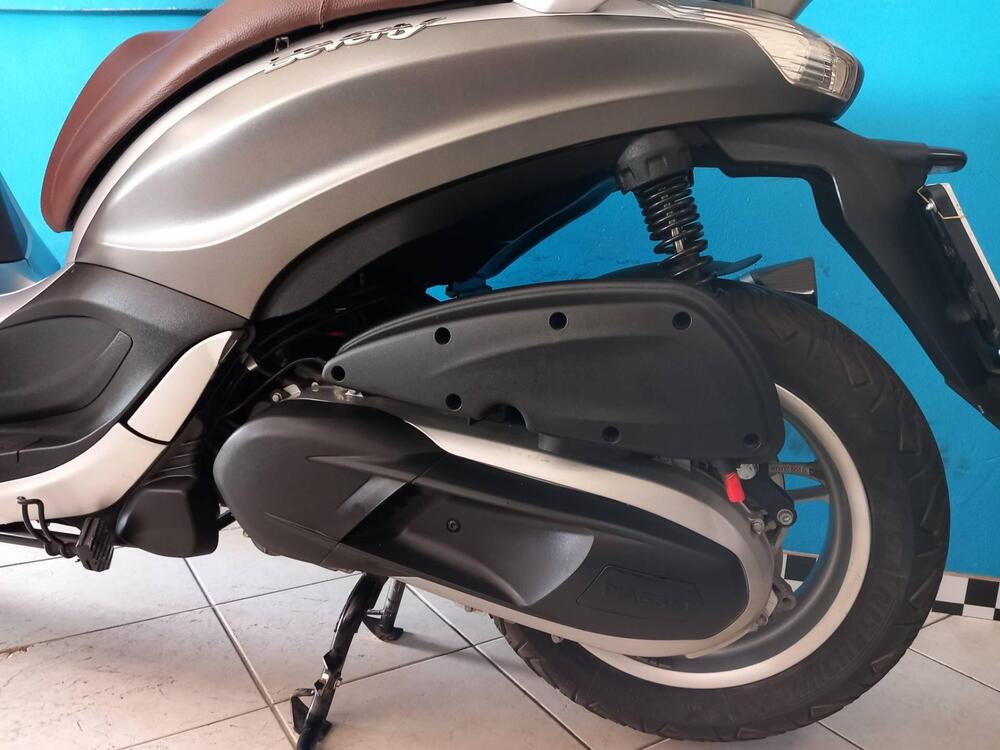 Piaggio Beverly 300 i.e. ABS-ASR (2016 - 20) (11)
