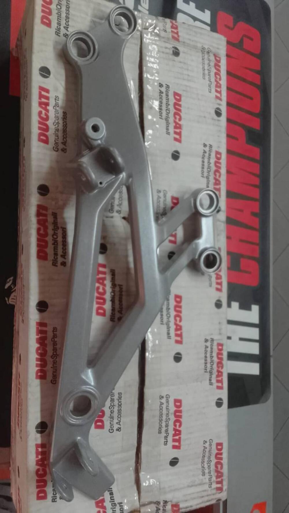 SUPPORTO PEDANA SX Ducati