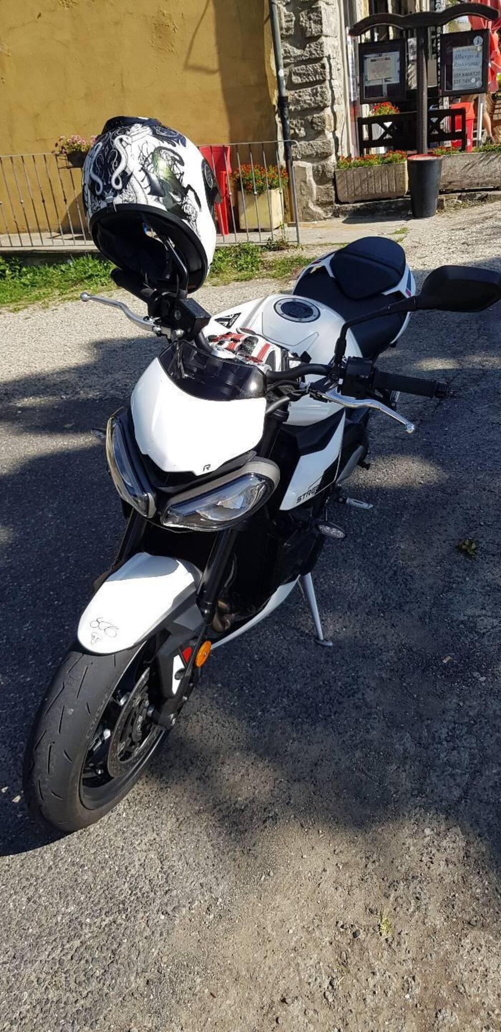 Triumph Street Triple 765 R (2023 - 26) (2)