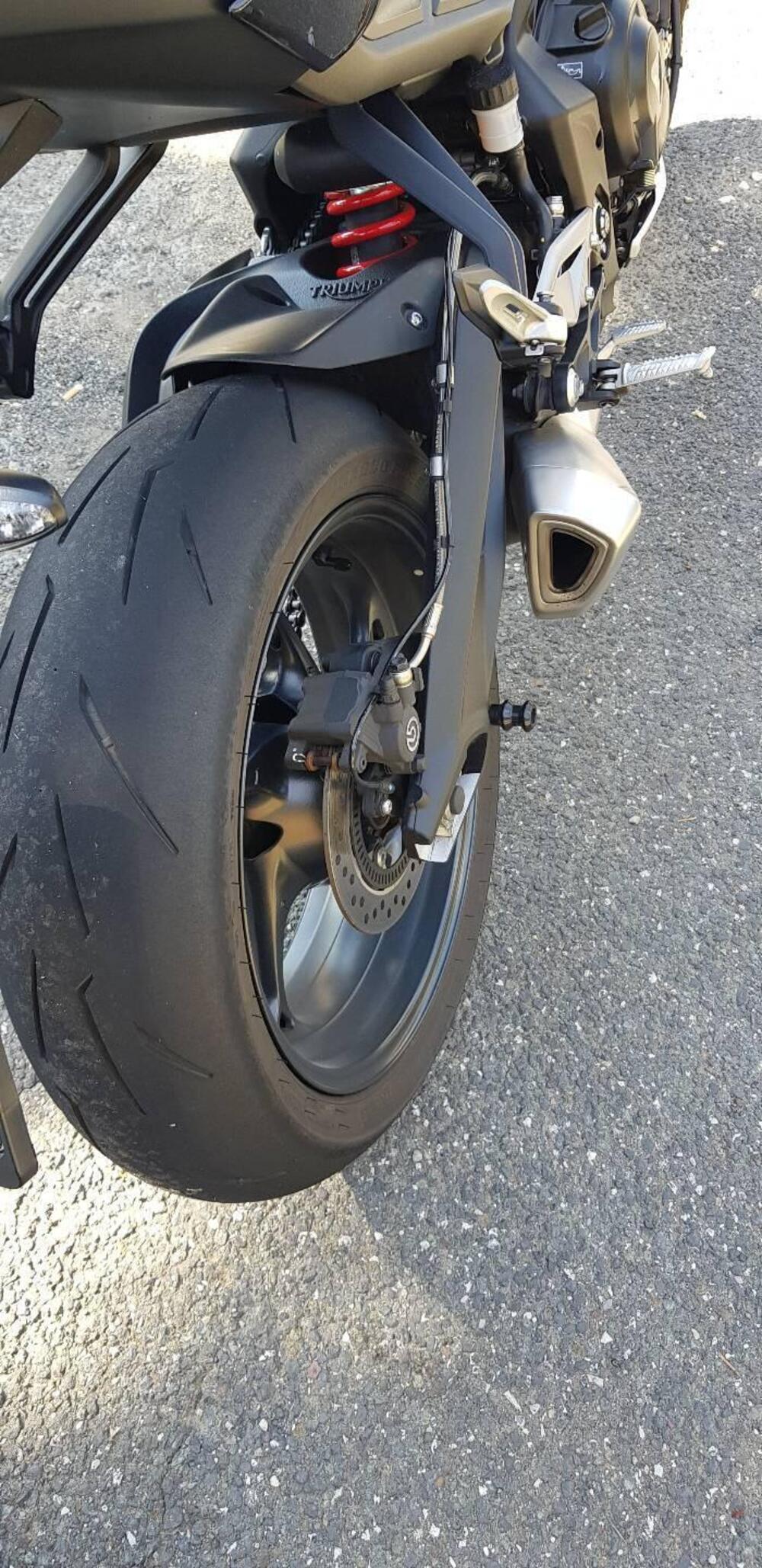 Triumph Street Triple 765 R (2023 - 26) (3)