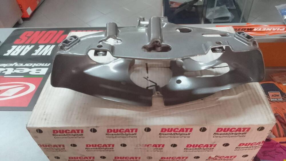 SUPPORTO FANALE ANTERIORE Ducati