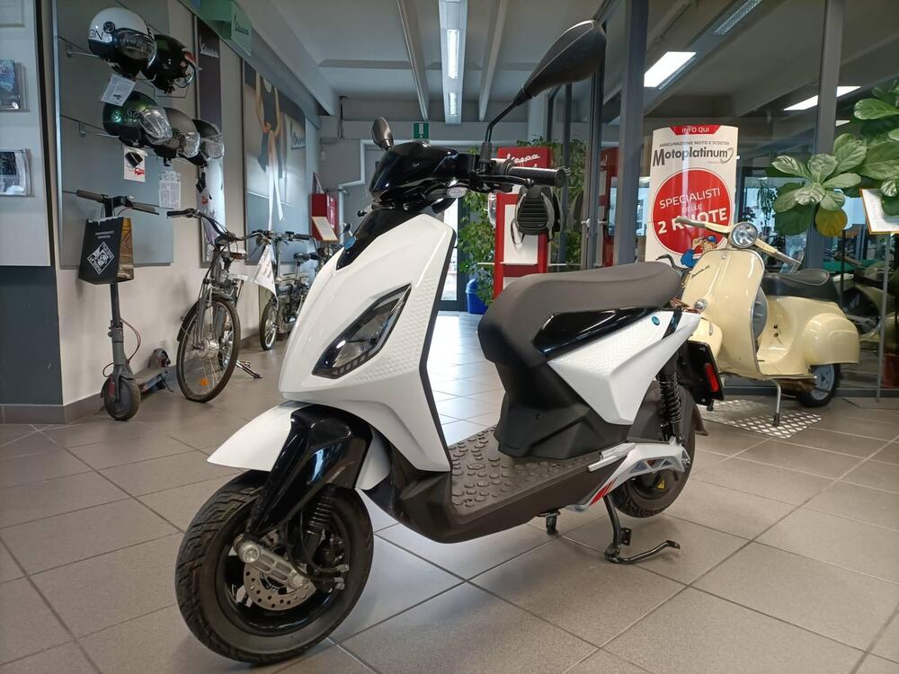 Piaggio 1 Active (2022 - 26) (2)