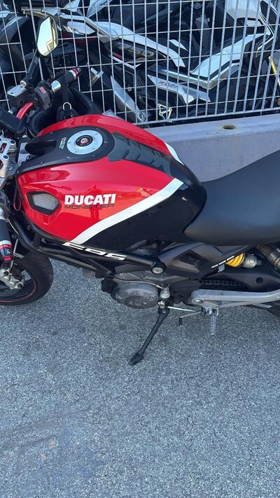 Ducati Monster 696 ABS (2009 - 14) usata