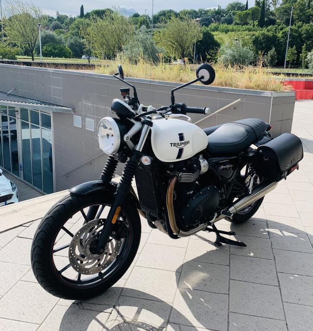 Triumph Street Twin 900 (2017 - 18) (5)