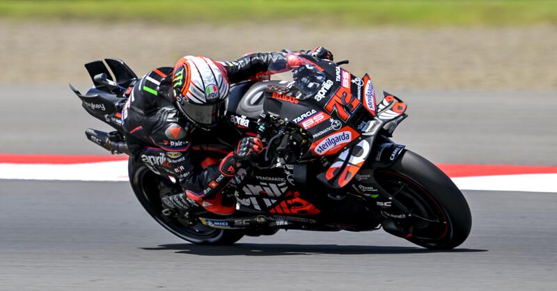 MotoGP 2025. GP dell&#039;Indonesia. Marco Bezzecchi spettacolo, vince la Sprint con una meravigliosa rimonta! Pecco Bagnaia ultimo [RISULTATI]