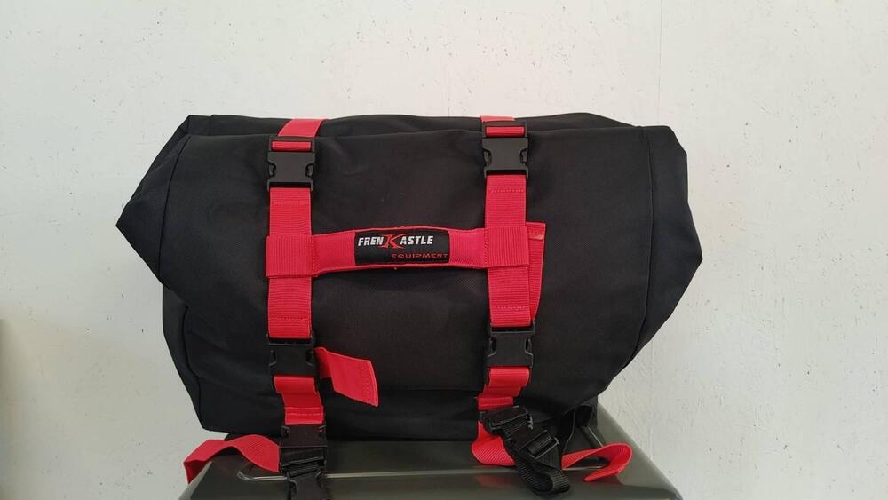 Borsa Frankcastle impermeabile 50 litri (2)