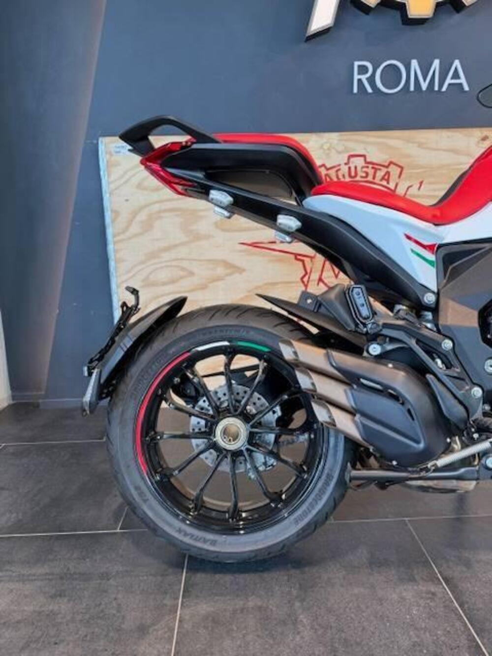 MV Agusta Turismo Veloce 800 RC SCS (2022 - 26) (8)