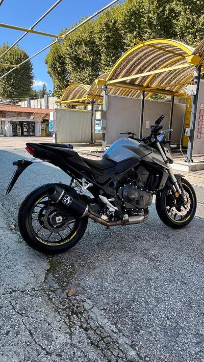 Honda CB 750 Hornet (2023 - 24) usata
