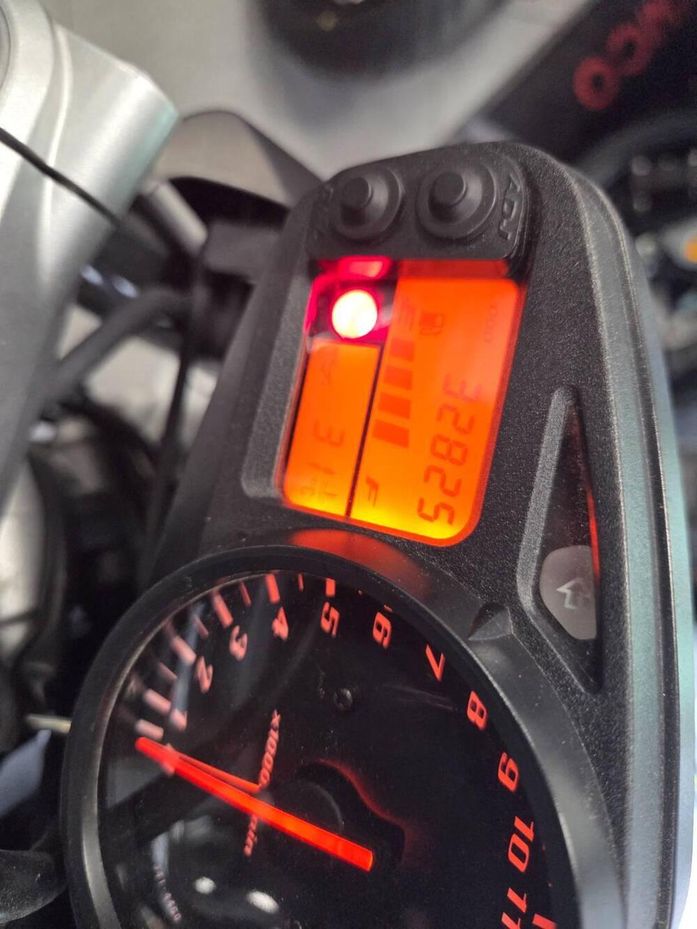 Suzuki GSR 600 (2006 - 11) (4)